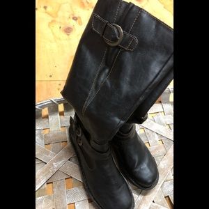 Clark’s black size 8 knee high boots